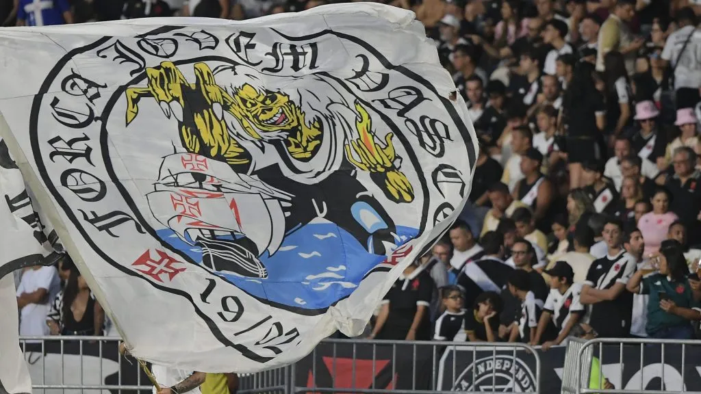 Bandeira da Força Jovem. Foto: Thiago Ribeiro/AGIF.