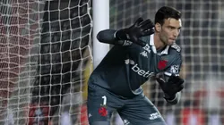 Léo Jardim, goleiro do Vasco, durante partida contra o Operário, pela Copa Betano do Brasil. Foto: Jorge Rodrigues/AGIF.