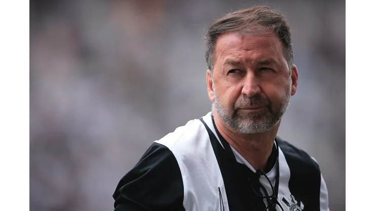 Augusto Melo vive situação delicada no Corinthians.