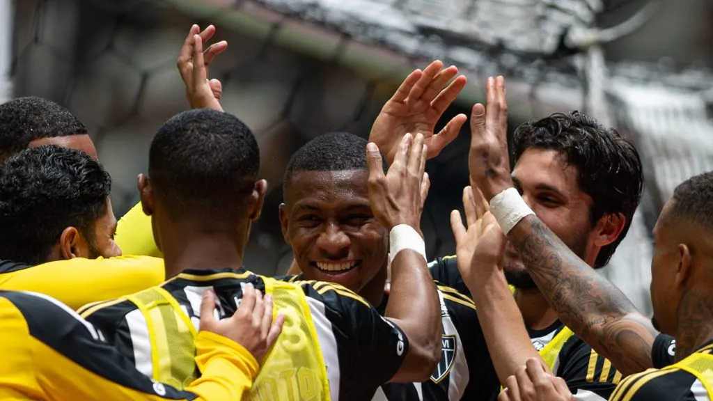 MG – BELO HORIZONTE – 21/05/2025 – COPA DO BRASIL 2025, ATLETICO-MG X MARINGA – Patrick jogador do Atletico-MG comemora seu gol durante partida contra o Maringa no estadio Arena MRV pelo campeonato Copa Do Brasil 2025. Foto: Alessandra Torres/AGIF