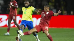 Gerson e Alan Franco, em disputa de bola. Foto: Hedeson Alves/AGIF