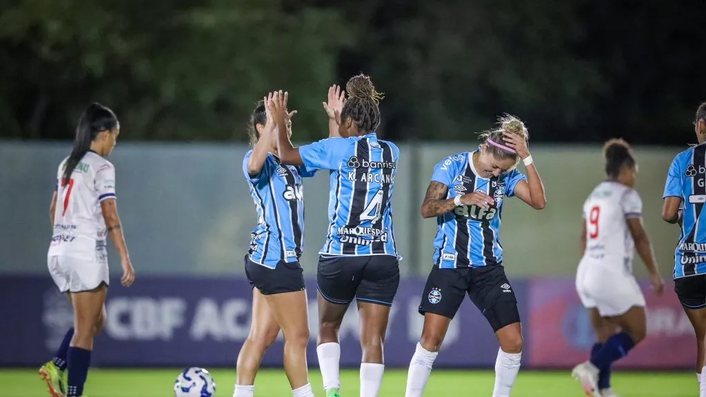 Atletas do Grêmio durante a partida contra o Instituto 3B no Brasileiro Feminino
