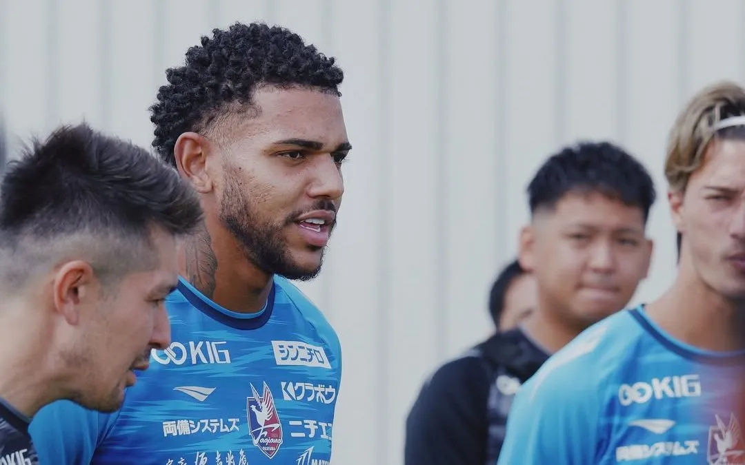 Werik foi integrado ao time japonês e já treina com os novos companheiros do Fagiano Okayama.                 Foto: Divulgação redes sociais/Fagiano Okayama