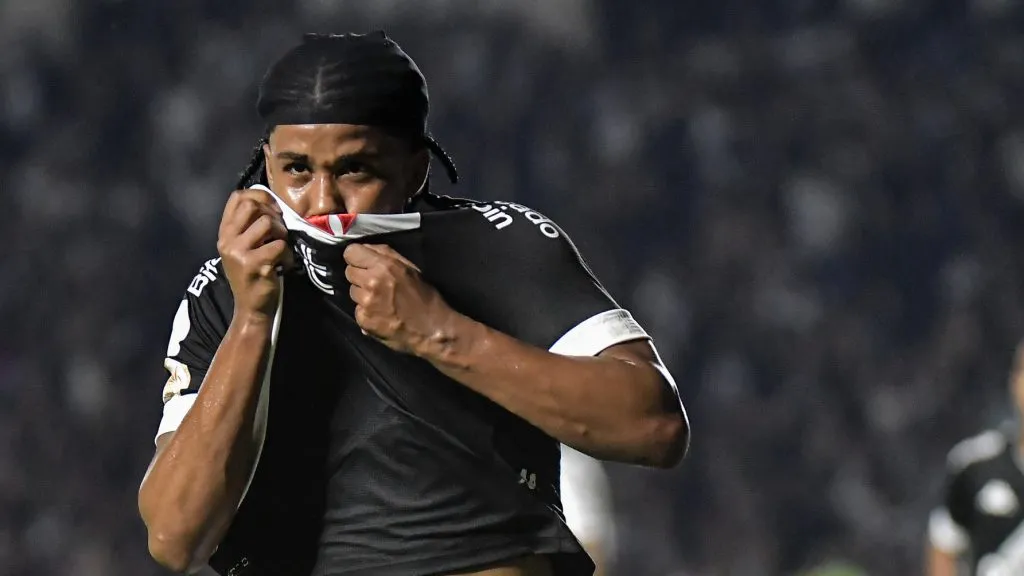 Andrey Santos comemora gol no Vasco. Foto: Thiago Ribeiro/AGIF