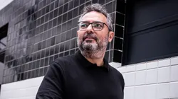 Alexandre Mattos vai resolvendo várias situações nos bastidores - Fotos: Raul Baretta/ Santos FC.