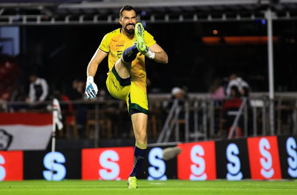 SP – SAO PAULO – 24/05/2025 – BRASILEIRO A 2025, SAO PAULO X MIRASSOL – Walter goleiro do Mirassol durante aquecimento antes da partida contra o Sao Paulo no estadio Morumbi pelo campeonato Brasileiro A 2025. Foto: Fabio Giannelli/AGIF