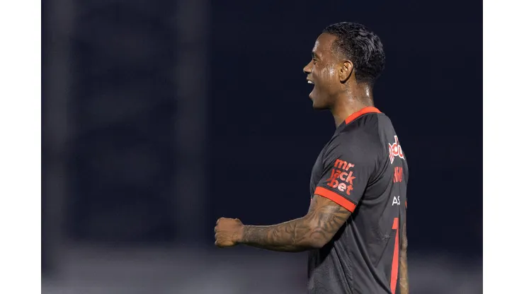 SP - BRAGANCA PAULISTA - 01/09/2024 - BRASILEIRO A 2024, BRAGANTINO X BAHIA - Helinho jogador do Bragantino lamenta durante partida contra o Bahia no estadio Nabi Abi Chedid pelo campeonato Brasileiro A 2024. Foto: Diogo Reis/AGIF