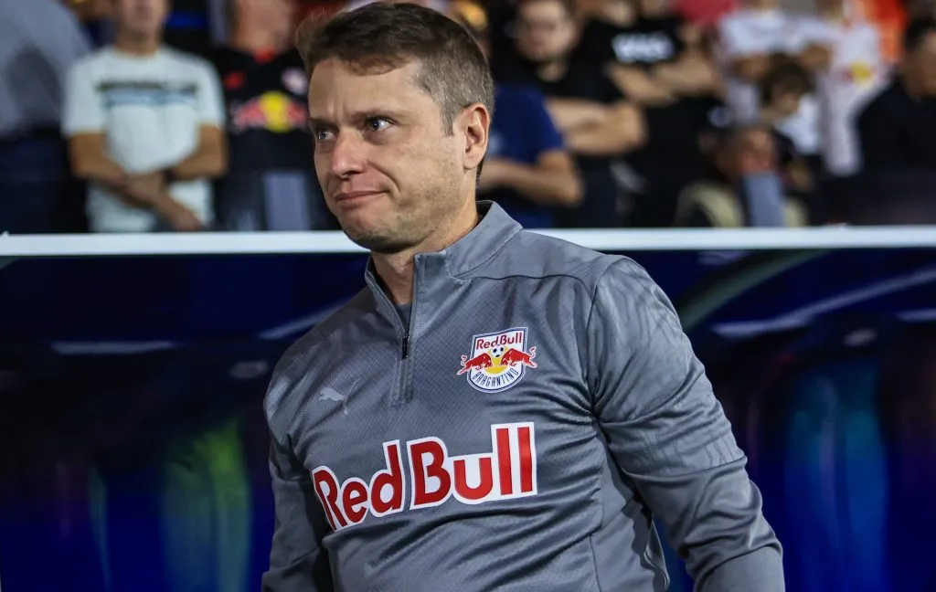 SP – BRAGANCA PAULISTA – 18/05/2025 – BRASILEIRO A 2025, BRAGANTINO X PALMEIRAS –  Fernando Seabra tecnico do Bragantino durante partida contra o Palmeiras no estadio Cicero De Souza Marques pelo campeonato Brasileiro A 2025. Foto: Fabio Giannelli/AGIF