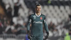 RJ - RIO DE JANEIRO - 31/05/2025 - BRASILEIRO A 2025, VASCO X BRAGANTINO - Leo Jardim goleiro do Vasco durante partida contra o Bragantino no estadio Sao Januario pelo campeonato Brasileiro A 2025. Foto: Thiago Ribeiro/AGIF