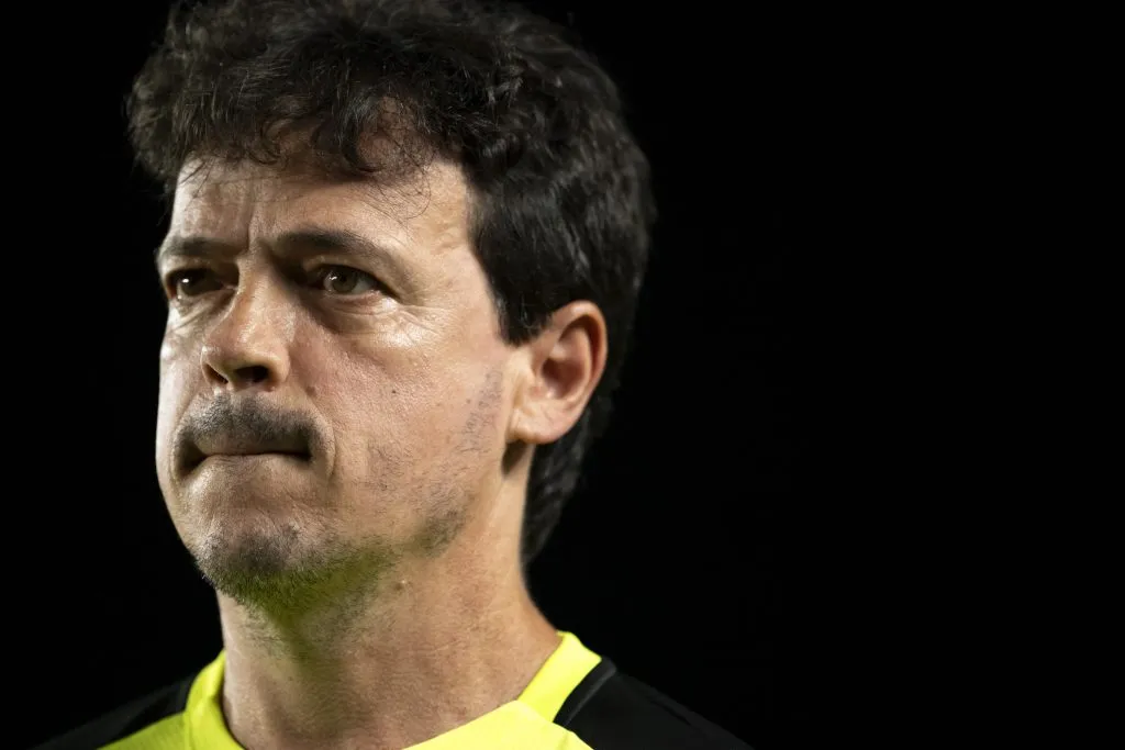 RJ – RIO DE JANEIRO – 31/05/2025 – BRASILEIRO A 2025, VASCO X BRAGANTINO – Fernando Diniz tecnico do Vasco durante partida contra o Bragantino no estadio Sao Januario pelo campeonato Brasileiro A 2025. Foto: Jorge Rodrigues/AGIF