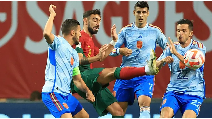Bruno Fernandes pela Seleção Portuguesa em partida diante da Espanha. Foto: Associated Press / Alamy Stock Photo