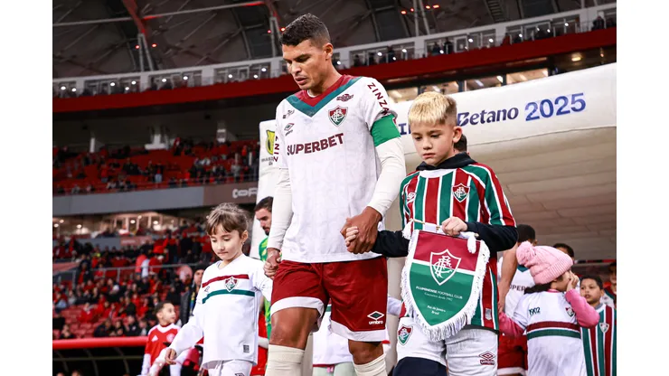 RS - PORTO ALEGRE - 01/06/2025 - BRASILEIRO A 2025, INTERNACIONAL X FLUMINENSE - Thiago Silva jogador do Fluminense durante partida contra o Internacional no estadio Beira-Rio pelo campeonato Brasileiro A 2025. Foto: Maxi Franzoi/AGIF
