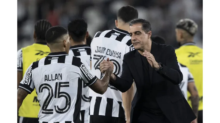 RJ - RIO DE JANEIRO - 04/06/2025 - BRASILEIRO A 2025, BOTAFOGO X CEARA - Renato Paiva tecnico do Botafogo apos partida contra o Ceara no estadio Engenhao pelo campeonato Brasileiro A 2025. Foto: Jorge Rodrigues/AGIF