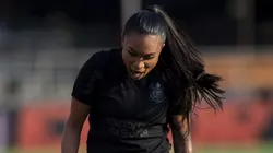 Thaís Regina jogadora do Corinthians comemora seu lance durante partida contra o São Paulo no estádio Morumbi pelo campeonato Supercopa 2025.