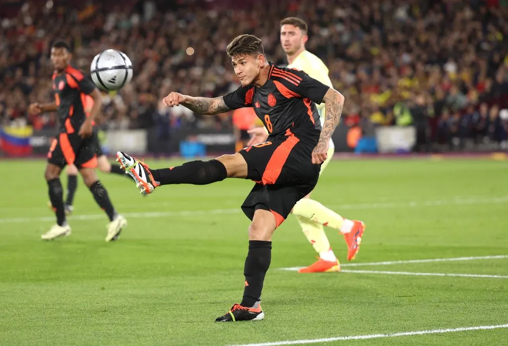 Meio-campista durante jogo contra a Espanha. Photo by Warren Little/Getty Images