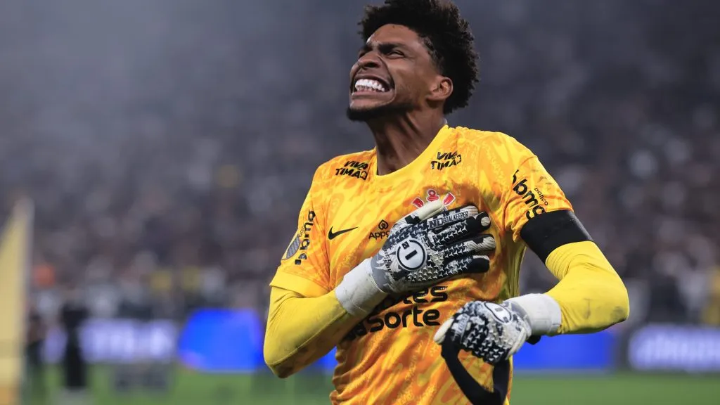 Hugo souza, jogador do Corinthians, comemora durante partida contra o Palmeiras no estadio Arena Corinthians pelo campeonato Paulista 2025. Foto: Ettore Chiereguini/AGIF