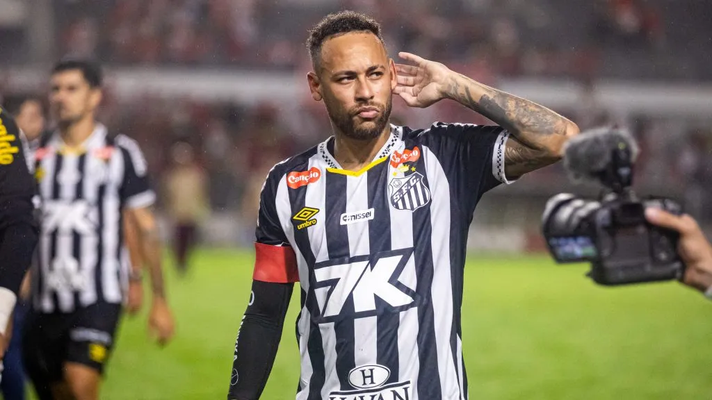 Neymar durante partida. Foto: Itawi Albuquerque/AGIF