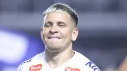 Soteldo durante partida na Vila Belmiro - Foto: Reinaldo Campos/AGIF