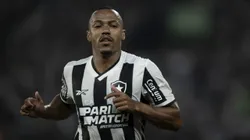 Marlon Freitas, jogador do Botafogo, durante partida contra o Fluminense, pelo Brasileirão Betano de 2024. Foto: Jorge Rodrigues/AGIF.