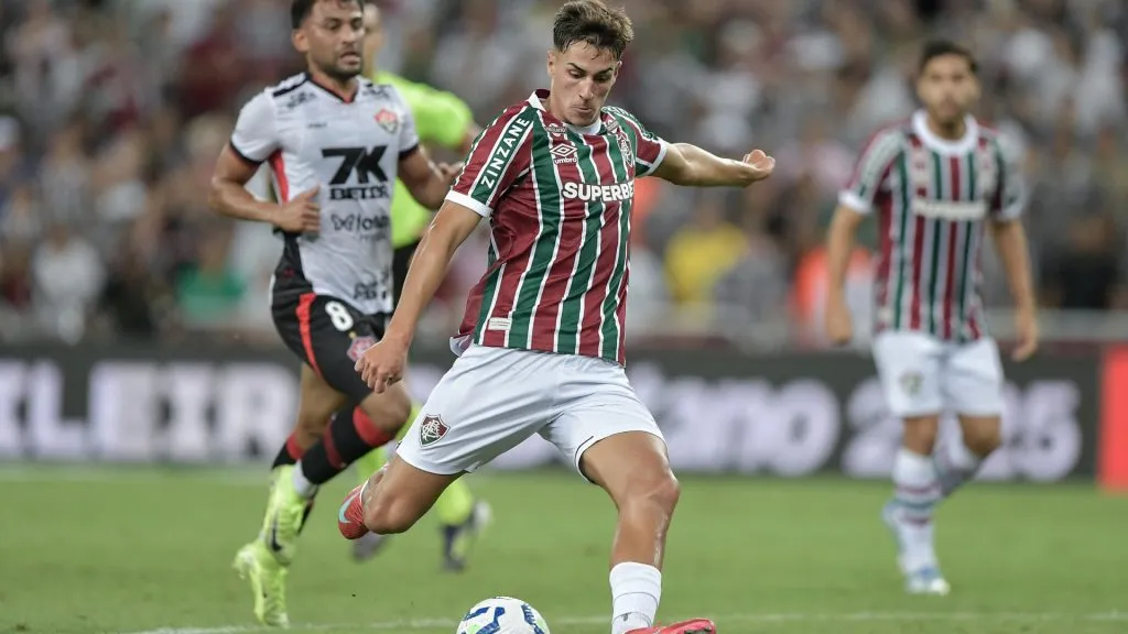 Bernal em ação pelo Fluminense no Brasileirão Betano – Foto: Thiago Ribeiro/AGIF