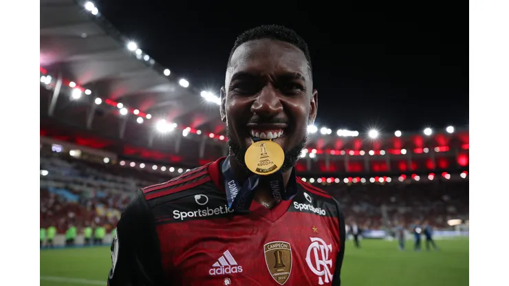 RIO DE JANEIRO, BRAZIL - FEBRUARY 26: Gerson of Flamengo celebrates after defeating by 3-0 (5-2 on aggregate) Independiente del Valle in the second leg of Recopa Sudamericana 2020 at Maracana Stadium on February 26, 2020 in Rio de Janeiro, Brazil. (Photo by Buda Mendes/Getty Images)