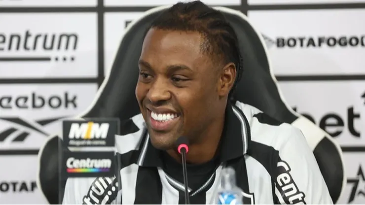 Kaio Pantaleão foi apresentado oficialmente pelo Botafogo Vitor Silva/Botafogo