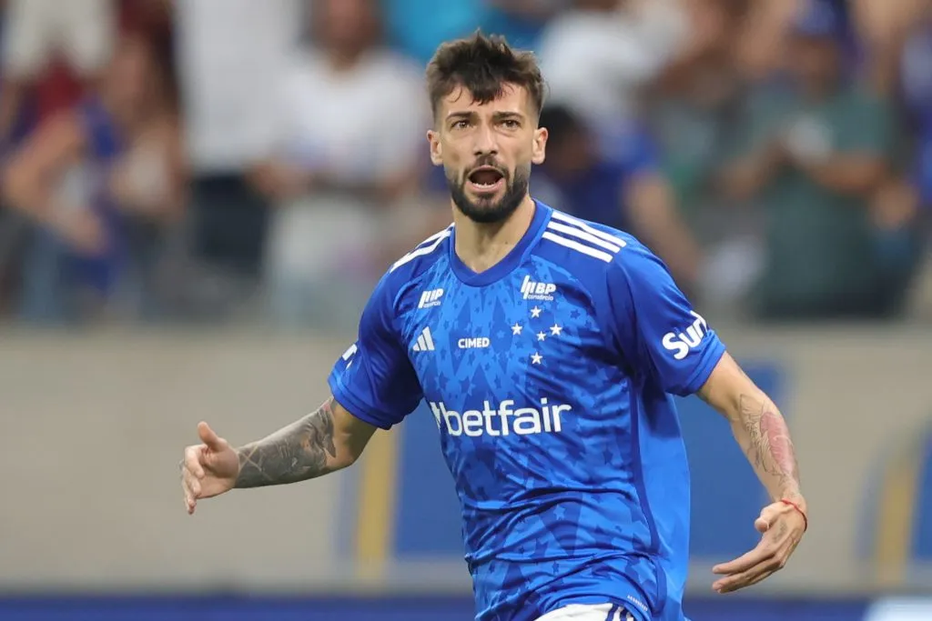 Lautaro Díaz em jogo diante do Betim. Foto: Gilson Lobo/AGIF