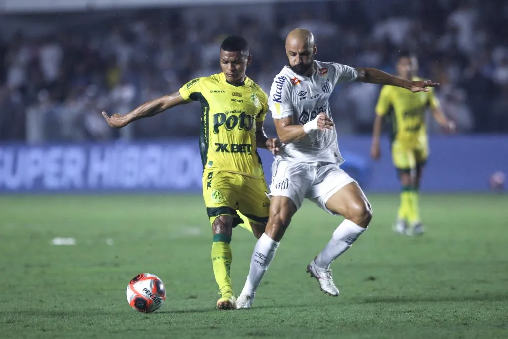 SP – SANTOS – 16/01/2025 – PAULISTA 2025, SANTOS X MIRASSOL – Thaciano jogador do Santos durante partida contra o Mirassol no estadio Vila Belmiro pelo campeonato Paulista 2025. Foto: Reinaldo Campos/AGIF
