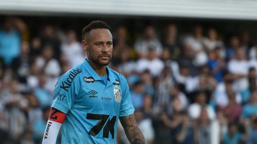 Foto: Jota Erre/AGIF – Ney J. durante jogo do Santos contra o Botafogo na Vila Belmiro.