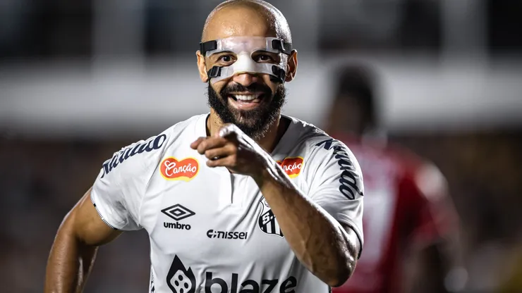Thaciano, jogador do Santos, comemora seu gol durante partida contra o Noroeste no estadio Vila Belmiro pelo campeonato Paulista 2025. Foto: Abner Dourado/AGIF