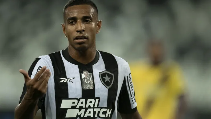 Victor Sá, ex-jogador do Botafogo, durante partida contra o Madureira no estadio Engenhao pelo campeonato Carioca 2024. Foto: Jorge Rodrigues/AGIF