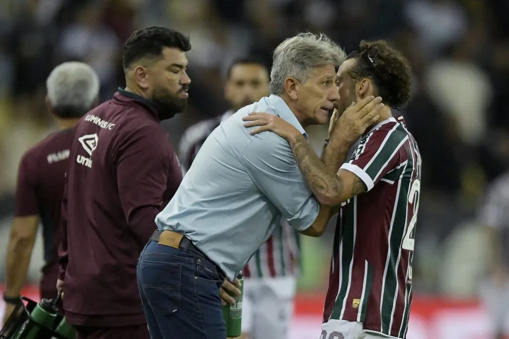 Renato Gaucho e o jogador Guga  do Fluminense durante partida contra o Vasco – Foto: Alexandre Loureiro/AGIF