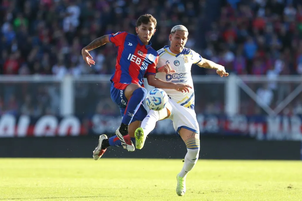 Volante durante partida pelo San Lorenzo. Photo by Daniel Jayo/Getty Images