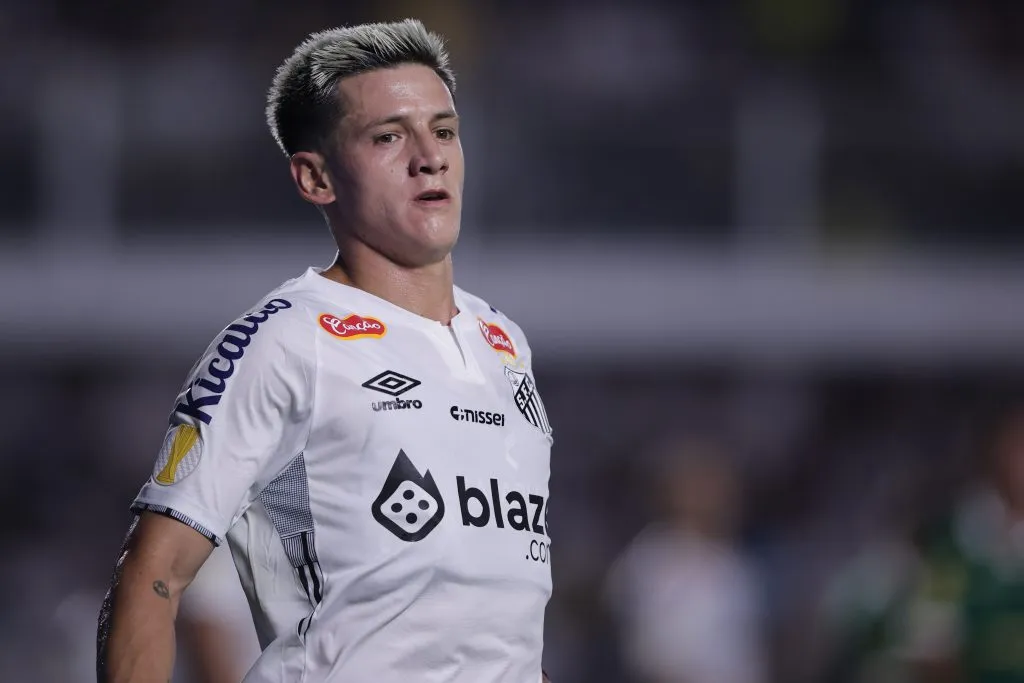 Lateral pouco atuou pelo Peixe. Foto: Ettore Chiereguini/AGIF