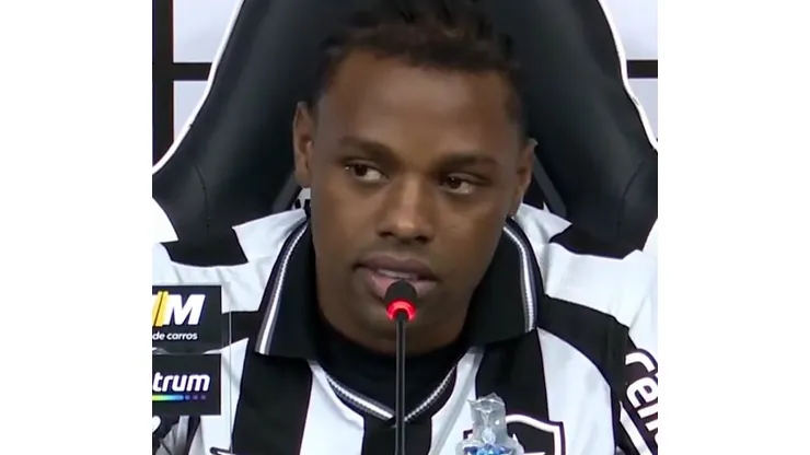 Kaio Pantaleão em apresentação pelo Botafogo - Foto: Reprodução/TV Botafogo
