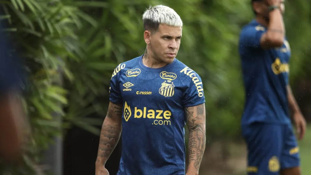 Soteldo durante treinamento. Foto: Reinaldo Campos/AGIF