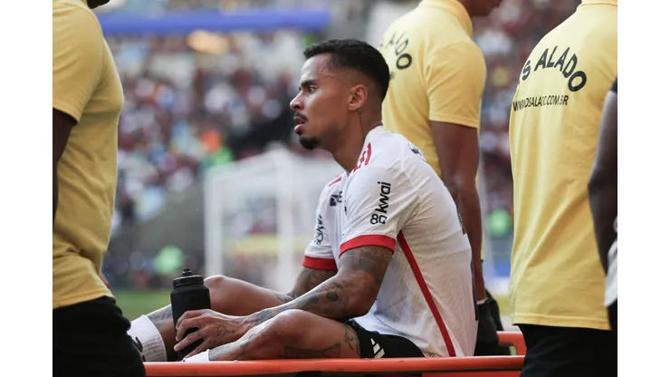 SP - RIO DE JANEIRO - 02/06/2024 - BRASILEIRO A 2024, VASCO X FLAMENGO - Allan jogador do Flamengo lamenta durante partida contra o Vasco no estadio Maracana pelo campeonato Brasileiro A 2024. Foto: Thiago Vasconcelos Dos Santos/AGIF