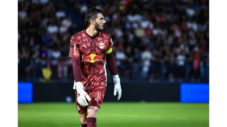 Goleiro Cleiton vê chance de liderança e cobra regularidade do Bragantino. Foto: Fabio Giannelli/AGIF