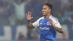 Kaio Jorge, jogador do Cruzeiro, comemora seu gol durante partida contra o Palmeiras, pelo Brasileirão Betano. Foto: Gilson Lobo/AGIF.