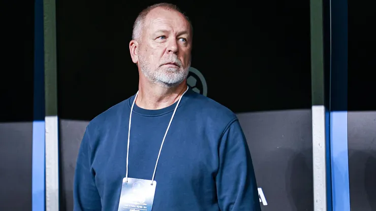 Mano Menezes tem dado mais oportunidades a Ronald no Grêmio - Foto: Maxi Franzoi/AGIF