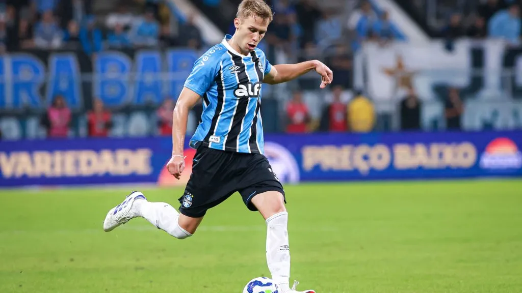Ronald em ação pelo Grêmio na atual temporada – Foto: Maxi Franzoi/AGIF
