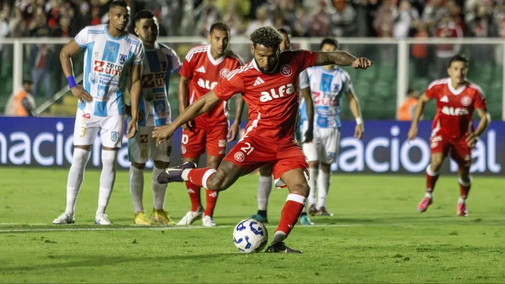 Wesley jogador do Internacional durante partida contra o Maracanã no estádio Orlando Scarpelli pelo campeonato Copa Do Brasil 2025. Foto: Lucas Gabriel Cardoso/AGIF
