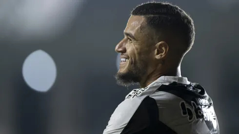 RJ - RIO DE JANEIRO - 17/05/2025 - BRASILEIRO A 2025, VASCO X FORTALEZA - Philippe Coutinho jogador do Vasco durante partida contra o Fortaleza no estadio Sao Januario pelo campeonato Brasileiro A 2025. Foto: Jorge Rodrigues/AGIF