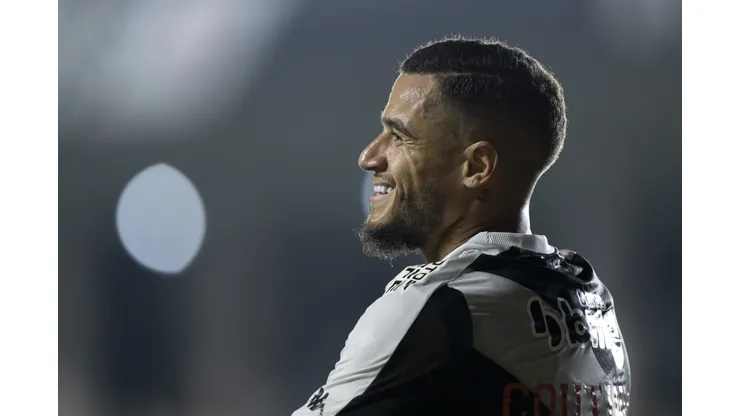 RJ - RIO DE JANEIRO - 17/05/2025 - BRASILEIRO A 2025, VASCO X FORTALEZA - Philippe Coutinho jogador do Vasco durante partida contra o Fortaleza no estadio Sao Januario pelo campeonato Brasileiro A 2025. Foto: Jorge Rodrigues/AGIF