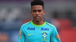 Estêvão durante treinamento no CT Joaquim Grava.