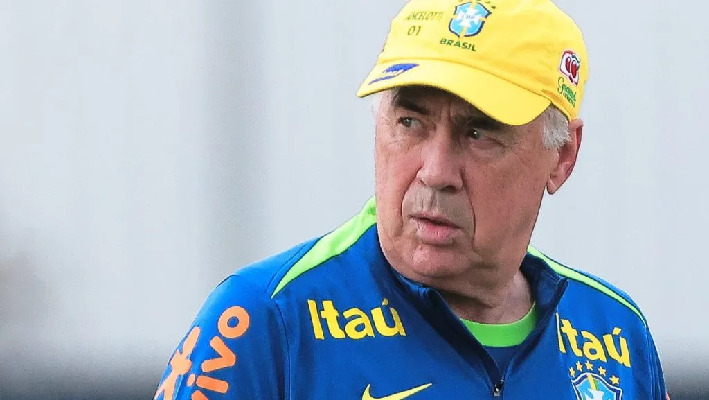 Ancelotti durante treinamento. Foto: Ettore Chiereguini/AGIF