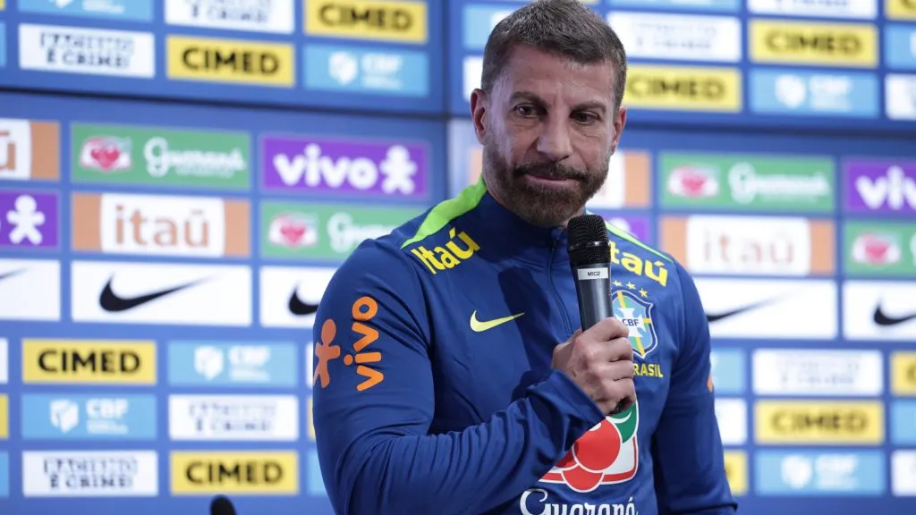 Presidente do Vasco sendo apresentado como Chefe da Delegação da CBF – Foto: Ettore Chiereguini/AGIF