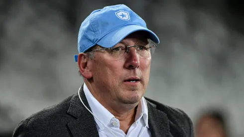 John Textor presidente da SAF do Botafogo durante partida contra o Atlético-GO no estádio Engenhão pelo campeonato Brasileiro A 2024.