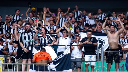 Torcida do Botafogo pressiona diretoria do clube nas redes sociais para anuncio de novos reforços para o Mundial