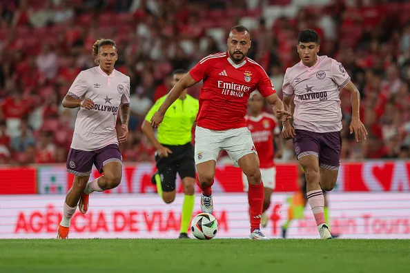 Arthur Cabral do Benfica durante partida contra o Brentford FC no Estadio da Luz, em Lisboa, Portugal. Foto: Carlos Rodrigues/Getty Images